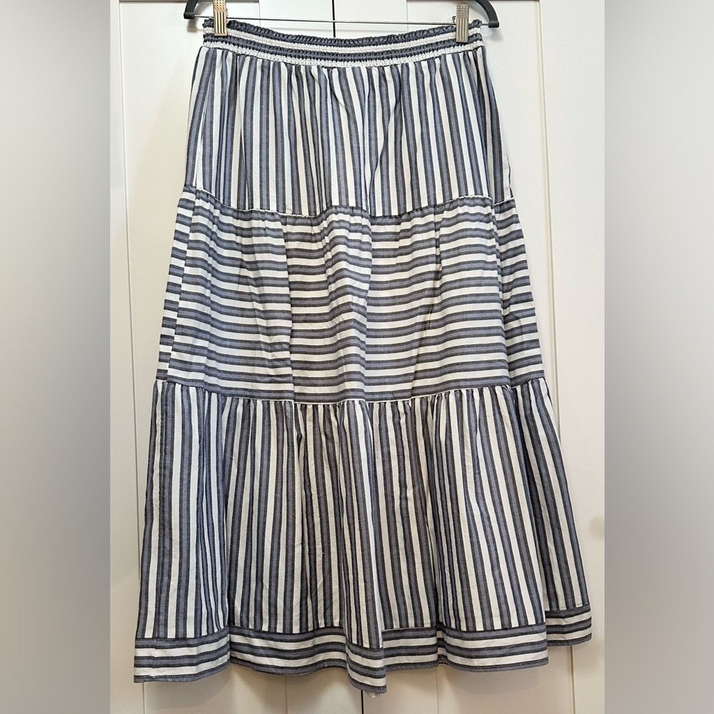 Striped Grey and White Skirt Sz MED - Picture 2 of 4